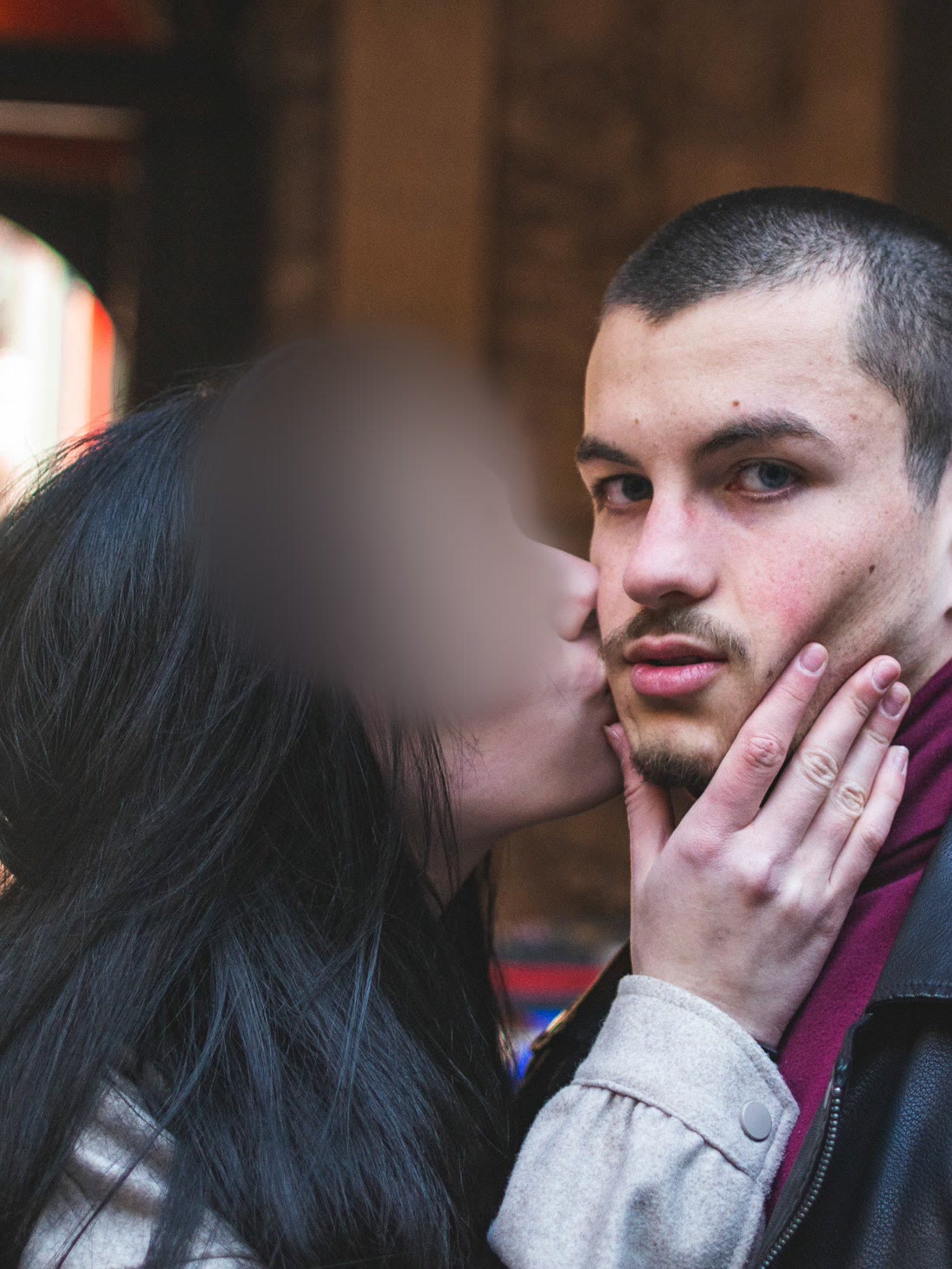 Allan avec une femme rencontrée dans la rue